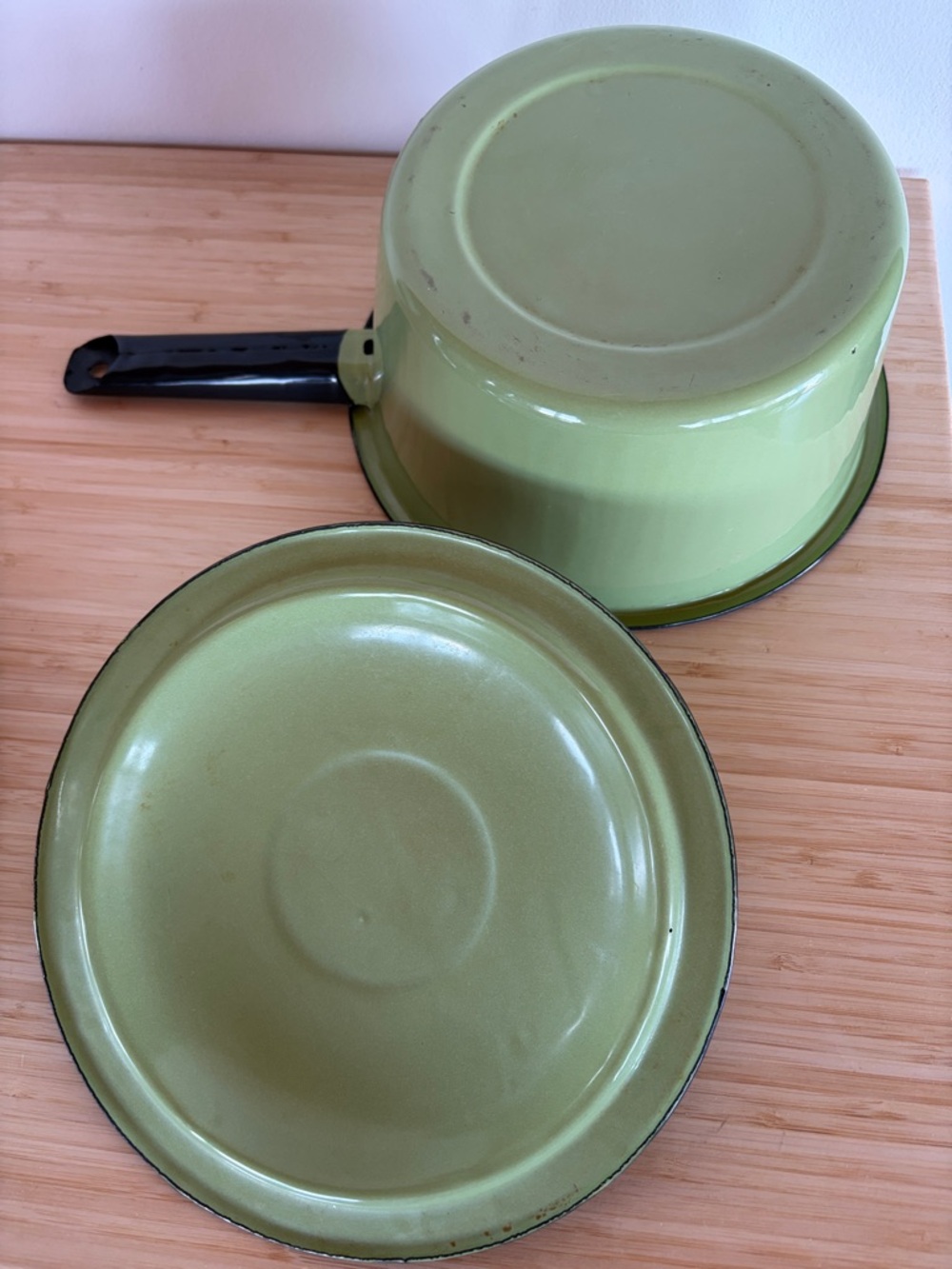 Vintage Sage Green Enamelware Saucepan with Lid Camping Cottagecore Farmhouse - Picture 4 of 8
